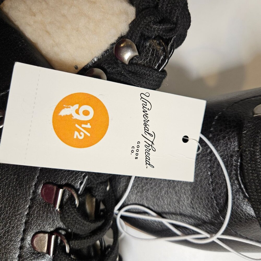 NWT Universal Thread Boots Womens 9.5 Karissa Black Lace Up Ankle Faux Sherpa - Picture 10 of 11